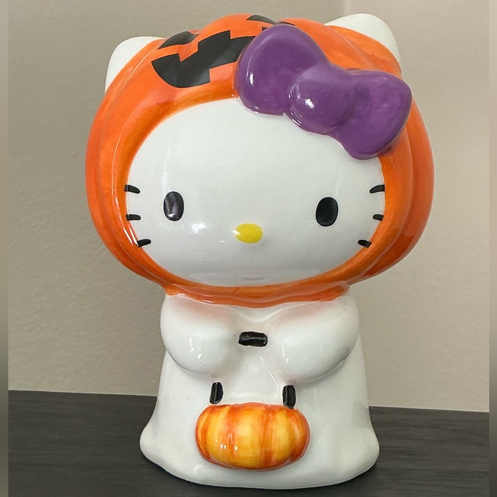 Halloween Hello Kitty holding Pumpkin Purse by Blue Sky ClayWorks / Sanrio - Picture 7 of 8